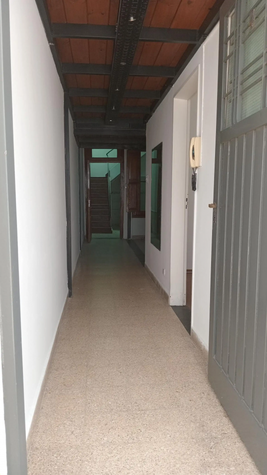 Venta de PH 2 ambientes, con patio, terraza y entrada independiente. Excelente ubicacion. Bajas expensas. Gran oportunidad.