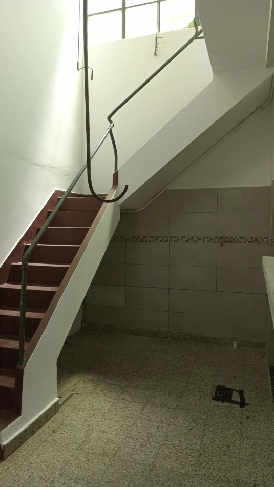 Venta de PH 2 ambientes, con patio, terraza y entrada independiente. Excelente ubicacion. Bajas expensas. Gran oportunidad.