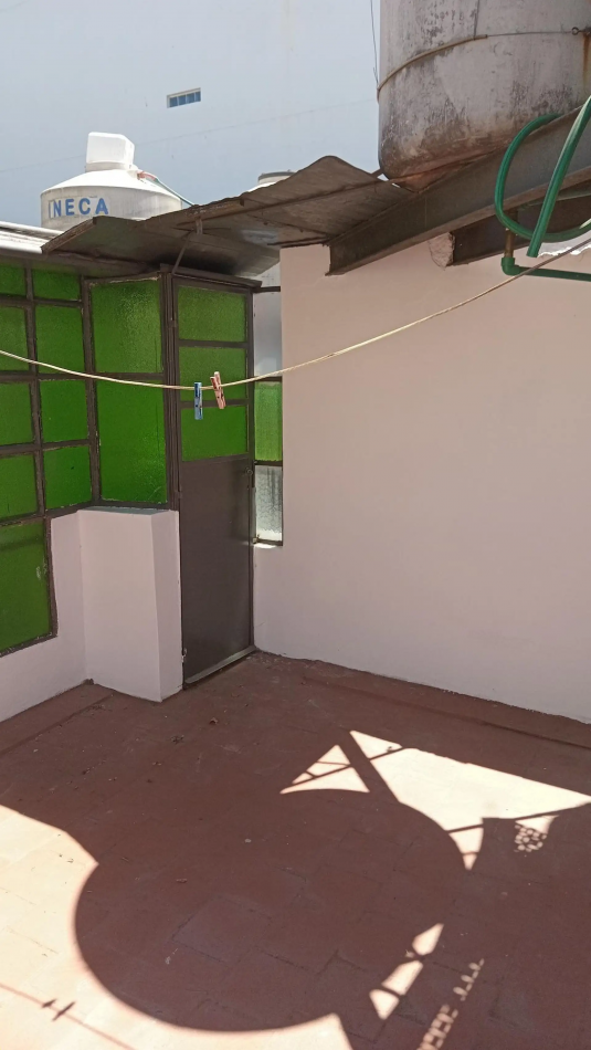 Venta de PH 2 ambientes, con patio, terraza y entrada independiente. Excelente ubicacion. Bajas expensas. Gran oportunidad.