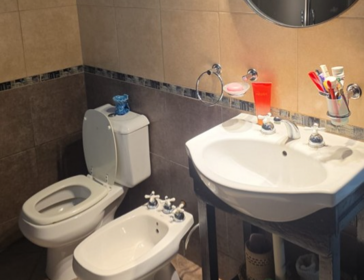 VENTA DE CASA MULTIFAMILIAR CAÑUELAS