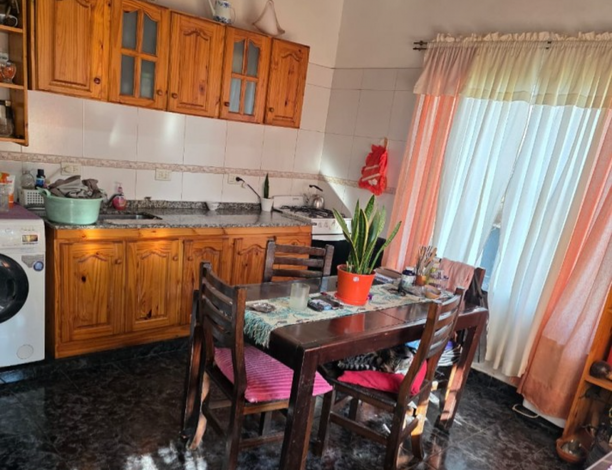 VENTA DE CASA MULTIFAMILIAR CAÑUELAS