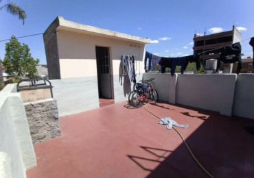 Casa de 6 Ambientes con Jardin al Frente, Patio y Terraza - Excelente Ubicacion en Moron, Provincia de Buenos Aires