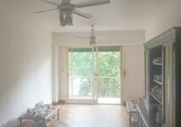 Departamento de 3 Ambientes con Balcon, Cochera y Dependencia - Excelente Ubicacion en Villa del Parque