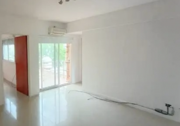 Departamento de 3 Ambientes con Balcon y Cocina Independiente - Excelente Ubicacion y Conectividad en Flores