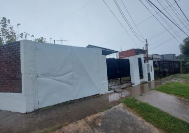 Casa en esquina de 5 ambientes con jardin, terraza y 2 cocheras - Hurlingham