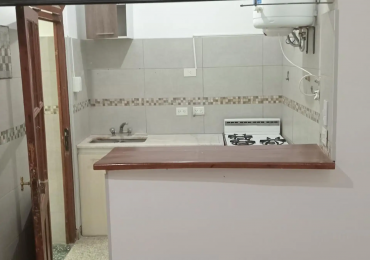 Venta de PH 2 ambientes, con patio, terraza y entrada independiente. Excelente ubicacion. Bajas expensas. Gran oportunidad.